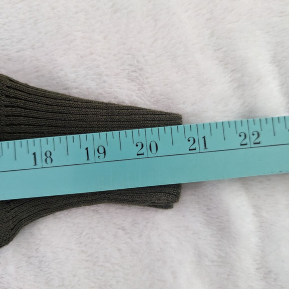 Meister Vintage Olive Green Star Turtleneck Sweater - Picture 6 of 9